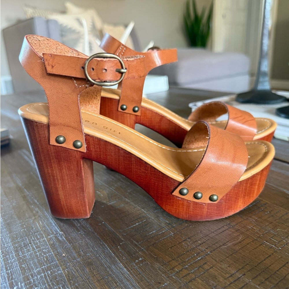 Madden Girl Wooden Platform Sandals Nailhead Brad Accents 6